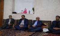 بمناسبت دهه فجر انقلاب اسلامی  فرماندار تنگستان با یکی از جانبازان هشت سال دفاع مقدس دیدار کرد 